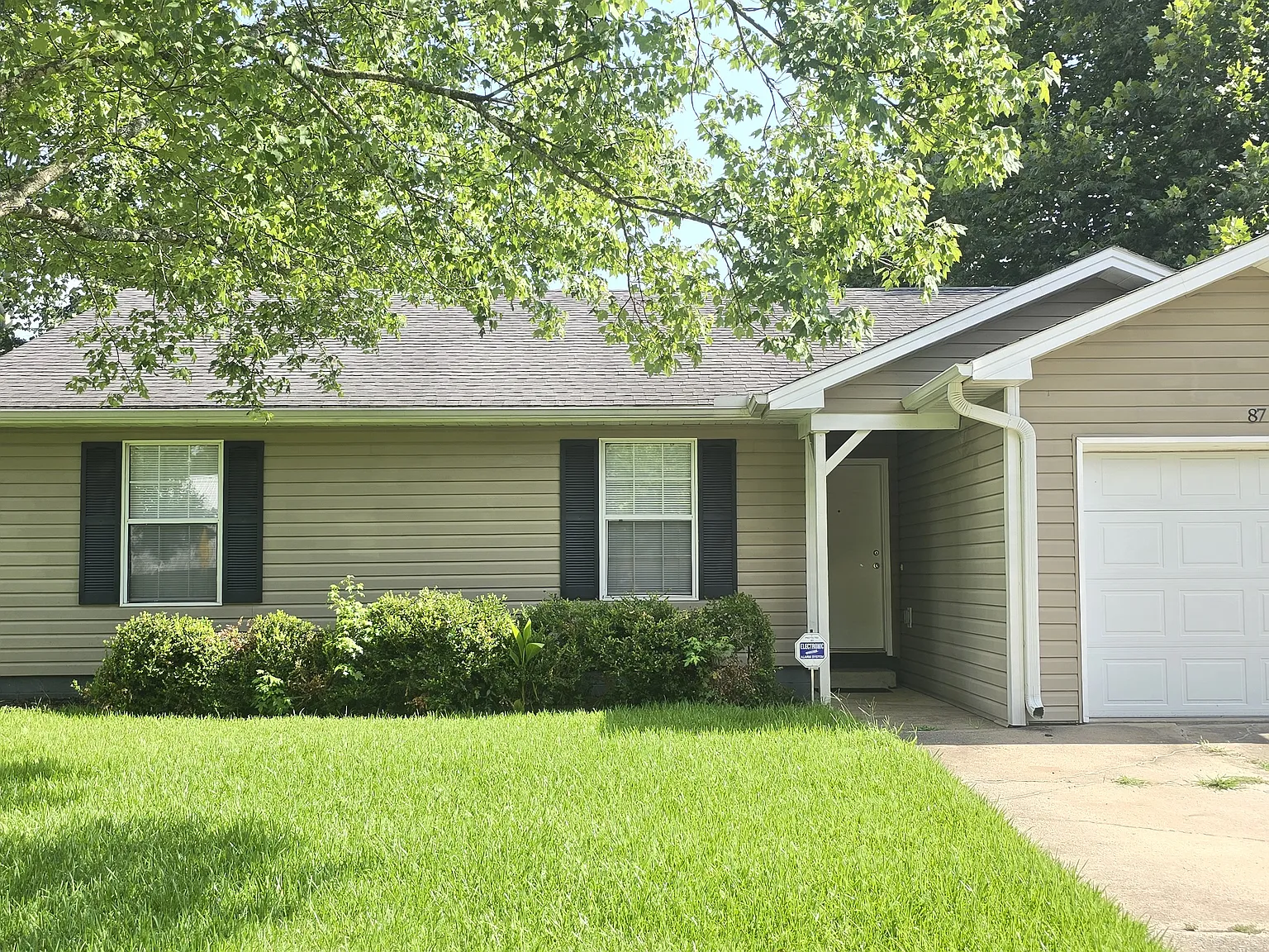 3 bed, 1252 sqft, $1,395 — Photo 1