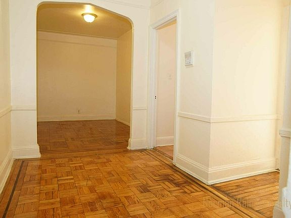 3rd image of 150 E 19th St #3B
