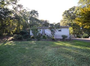 2771 Huntington Rd, Trumbull, CT 06611