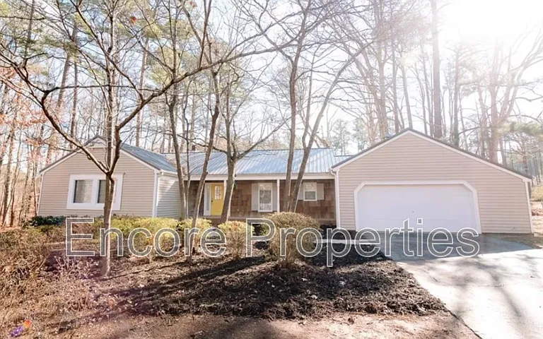 824 Hayden Ave — Photo 1