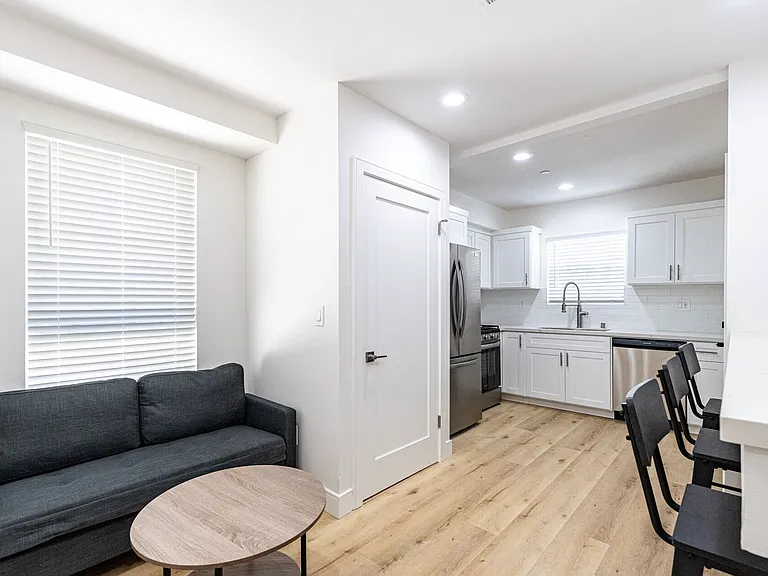 1286 West 35th Place — Photo 10