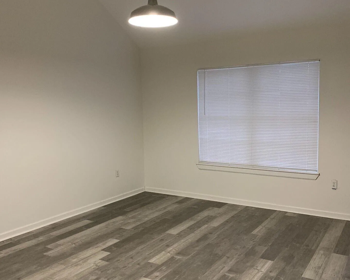 2 bed, 1130 sqft, $1,300 — Photo 2