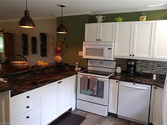 5th image of 570 Oxbow Cres