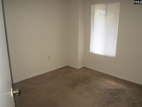 4th image of 1600 Park Cir APT 404