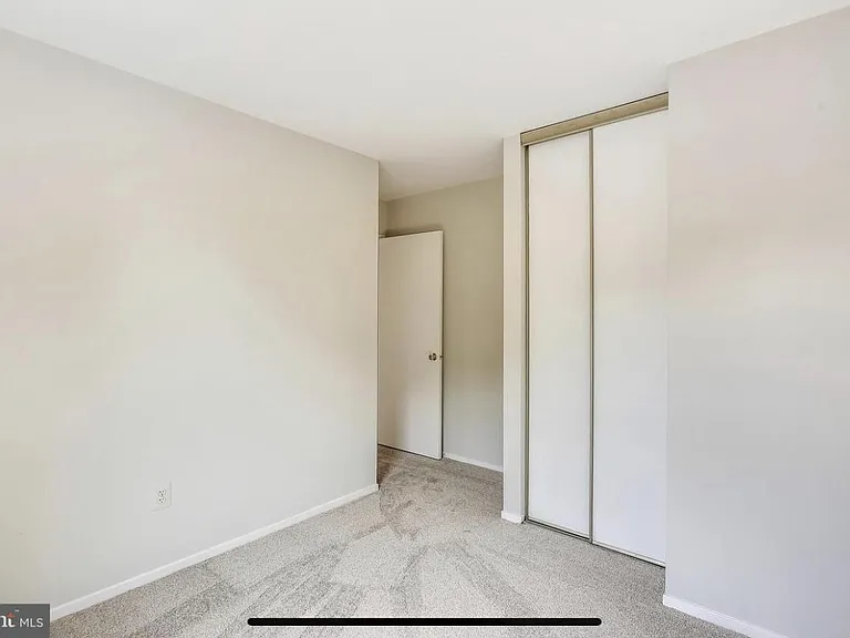 414 Carousel Ct — Photo 17