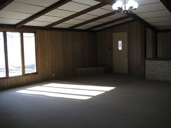 4th image of 303 N 1st St