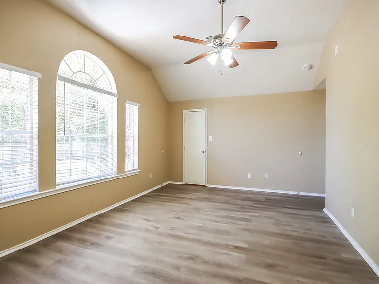 2610 Heatherknoll Dr — Photo 11
