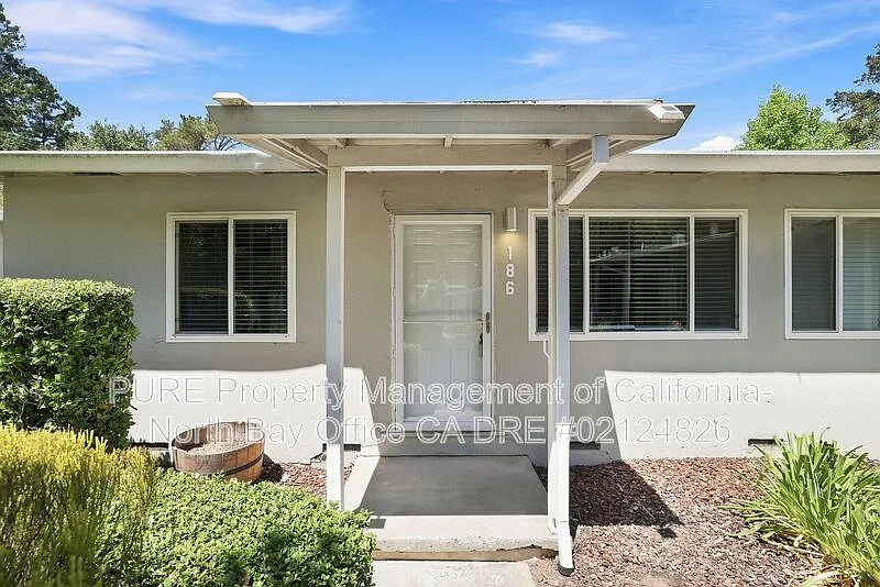 1 bed, 1.0 bath, 650 sqft, $1,890 — Photo 2