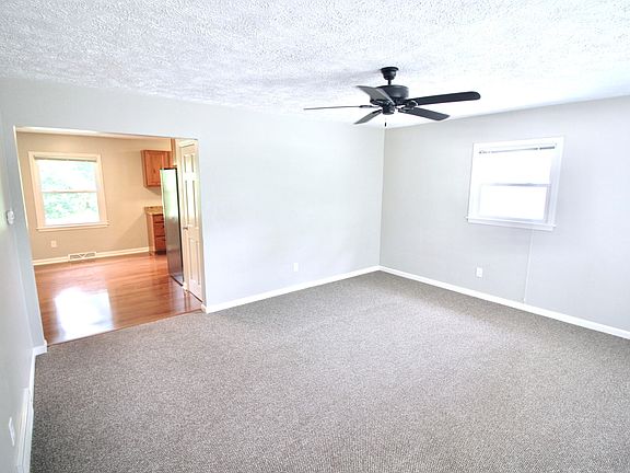 4th image of 3096 Jeanlin Dr SE