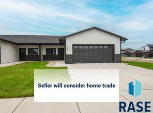 700 N Clark St, Lennox, SD 57039