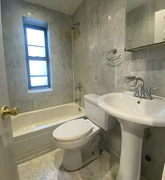 239 E 5th St #4E — Photo 5