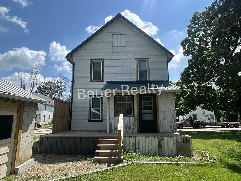 1036 Arch St — Photo 3