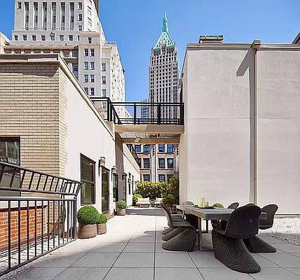 3rd image of 25 Broad St Penthouse 2-C