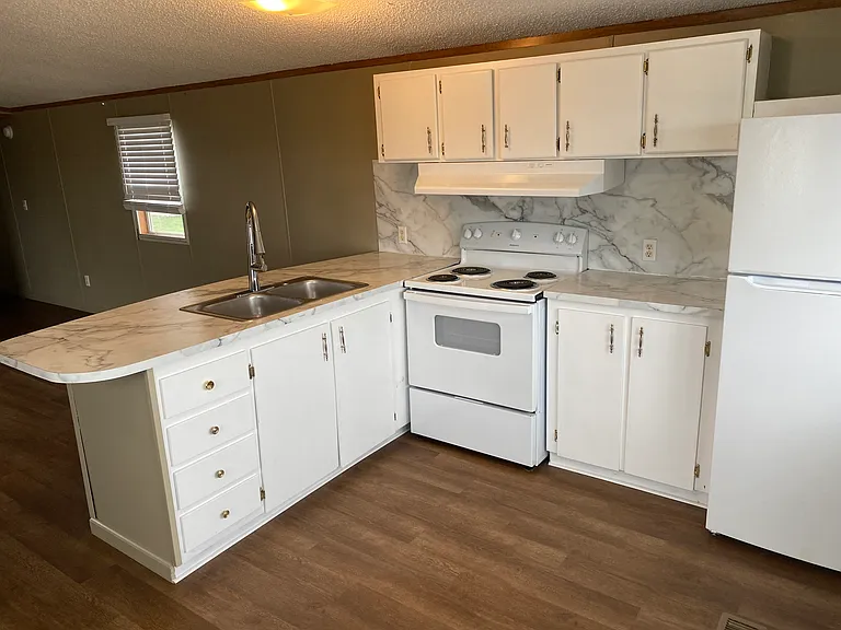 12885 Fairview Rd — Photo 10