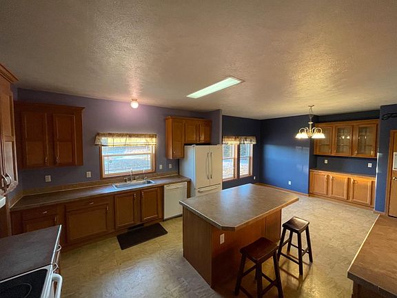 5th image of 465 SE 60th Ave