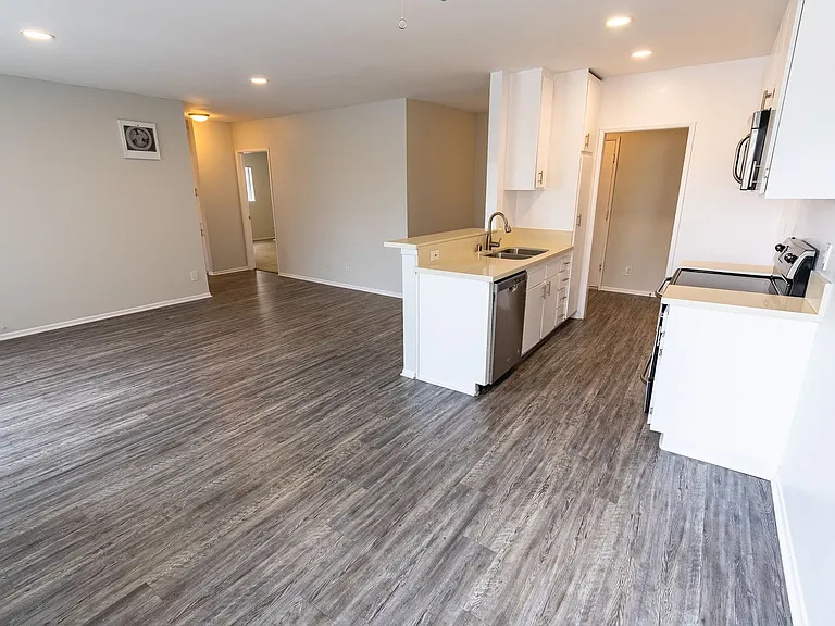 4444 Ensign Avenue — Photo 37
