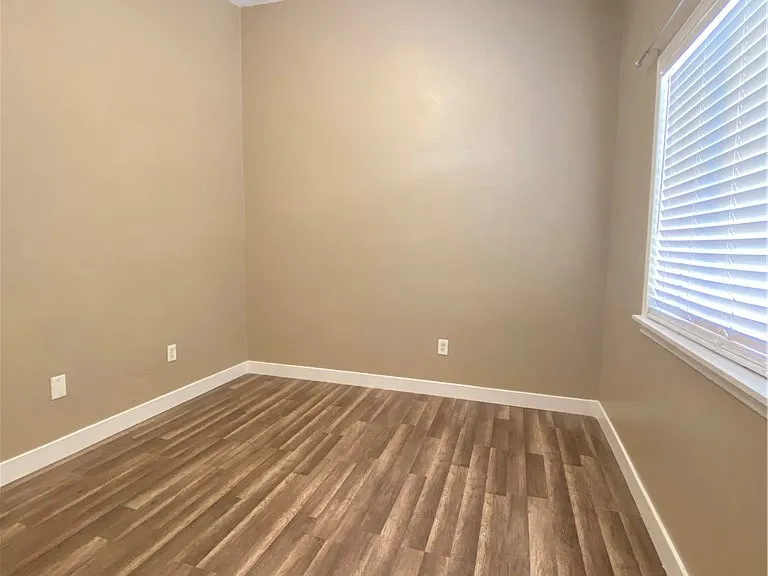 2118 Quinton Ave — Photo 17