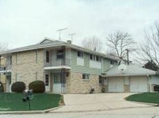 11050 Maple Ln, Wauwatosa, WI 53225