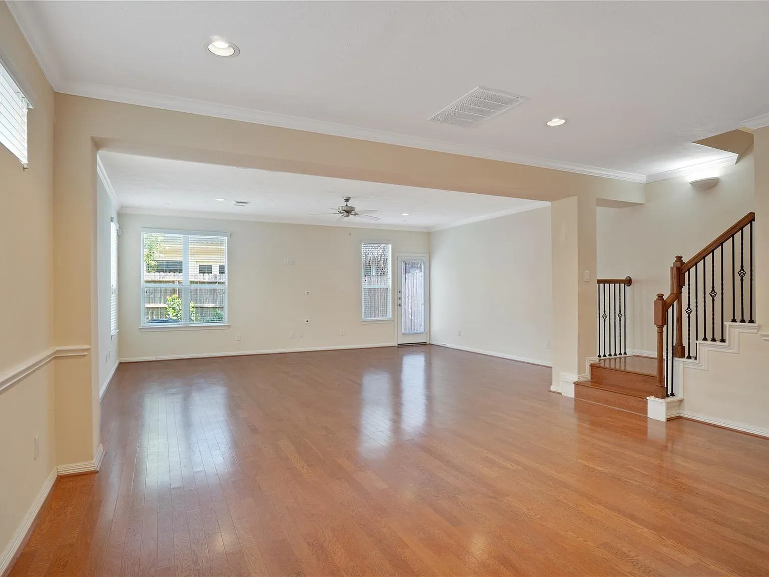 3 bed, 2.5 bath, 2443 sqft, $2,750 — Photo 4