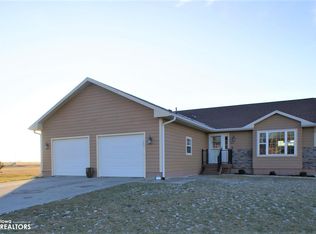 2405 Rodlyn Rd, Webster City, IA 50595