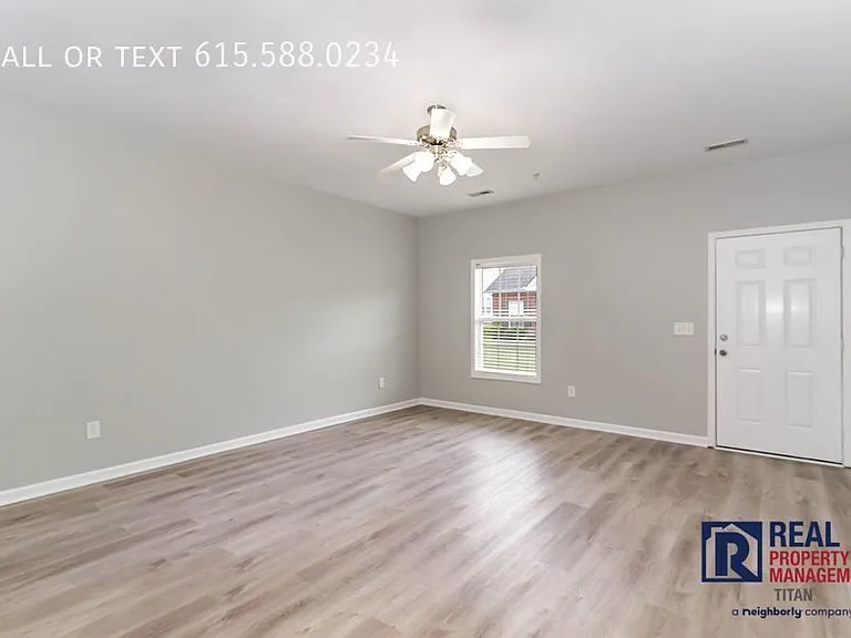1004 Briggs Ln — Photo 7