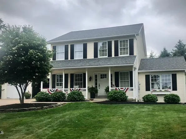 4 Greenbriar Dr, Milton, PA 17847