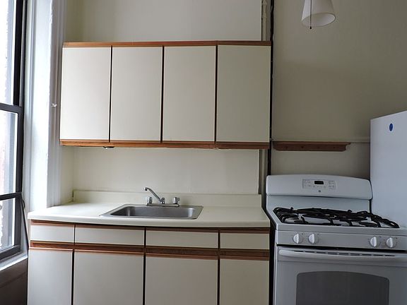 2nd image of 73 Cranberry St APT 4R
