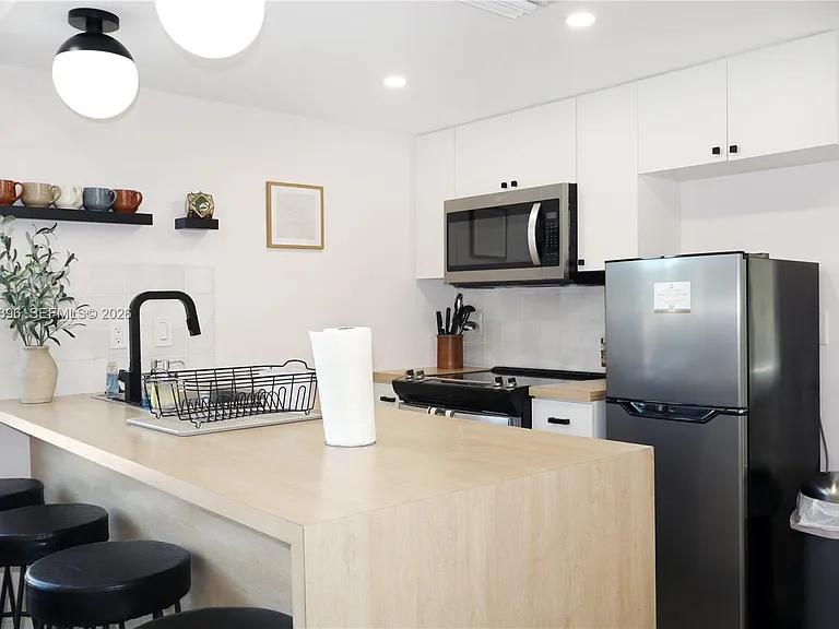 1240 NE 17th Ave — Photo 4