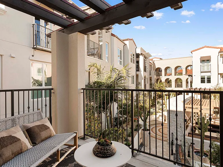 Eddy Redondo Residences — Photo 76