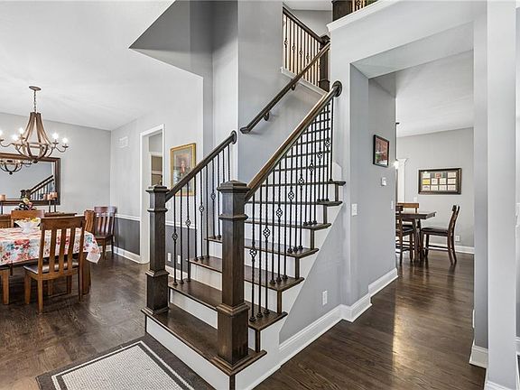 3rd image of 1021 Black Oak Dr