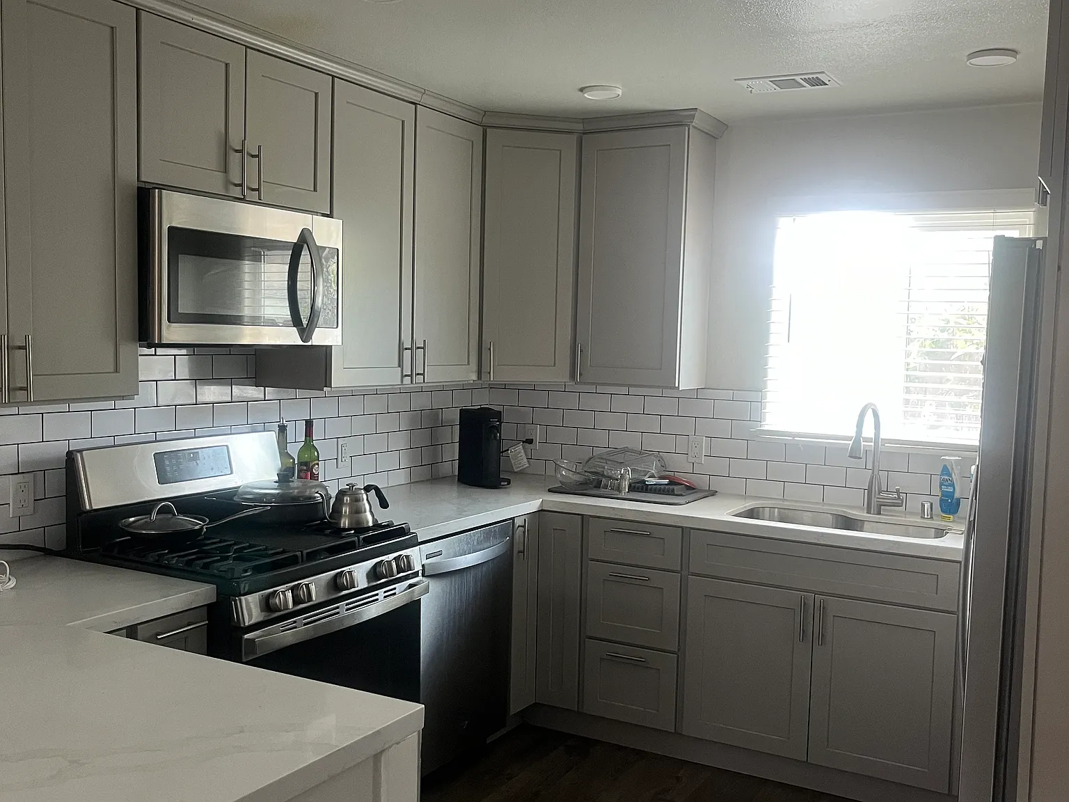 2 bed, 900 sqft, $2,400 — Photo 3