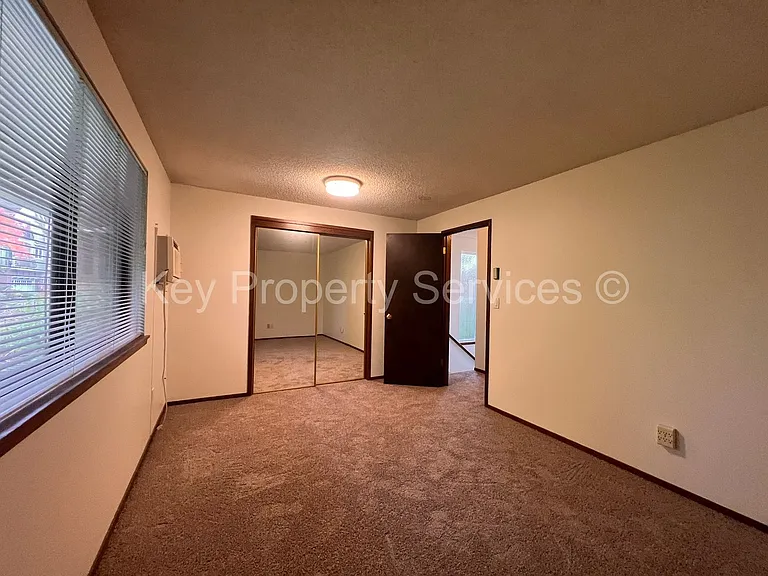 607 R St — Photo 11