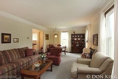 2nd image of 7194 Thorncrest Dr SE