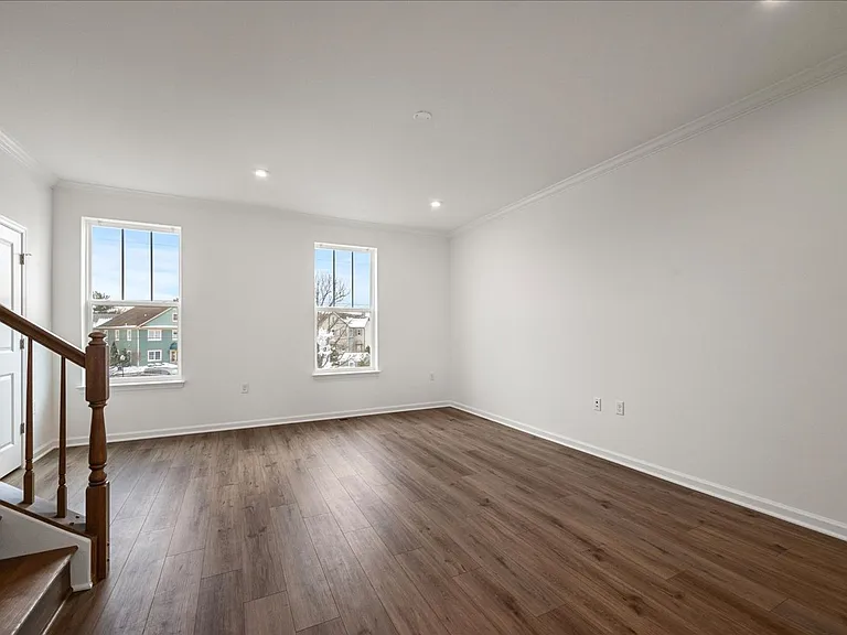 644 Hemsworth Ln — Photo 12