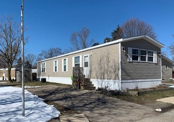 2nd image of 506 Thoreau Ln
