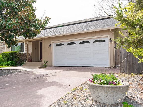 2nd image of 811 Foster Road
