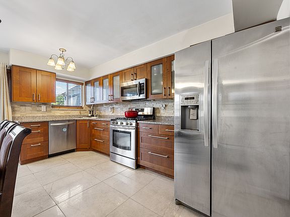 5th image of 20 Cranford Ct