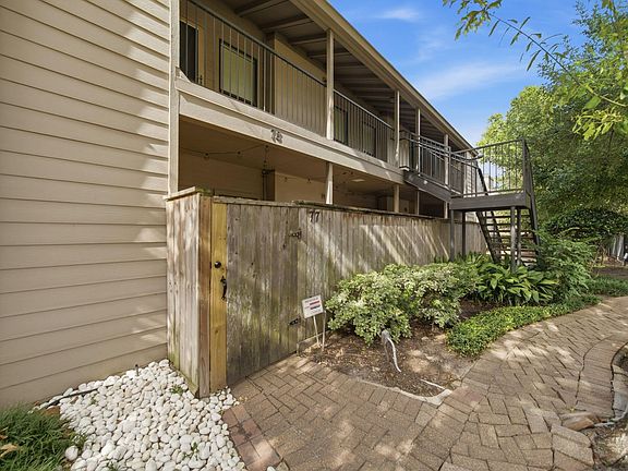 3rd image of 1100 Augusta Dr APT 77