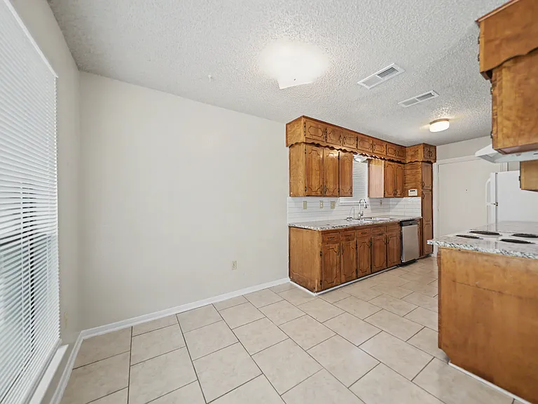 1709 Moonlight Dr — Photo 5