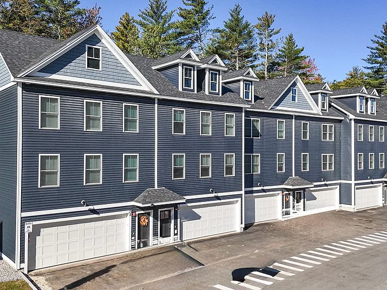 Bayberry Commons- 3 Bedroom 2.5 Bath Townhomes with 2 Car Garage — Photo 30