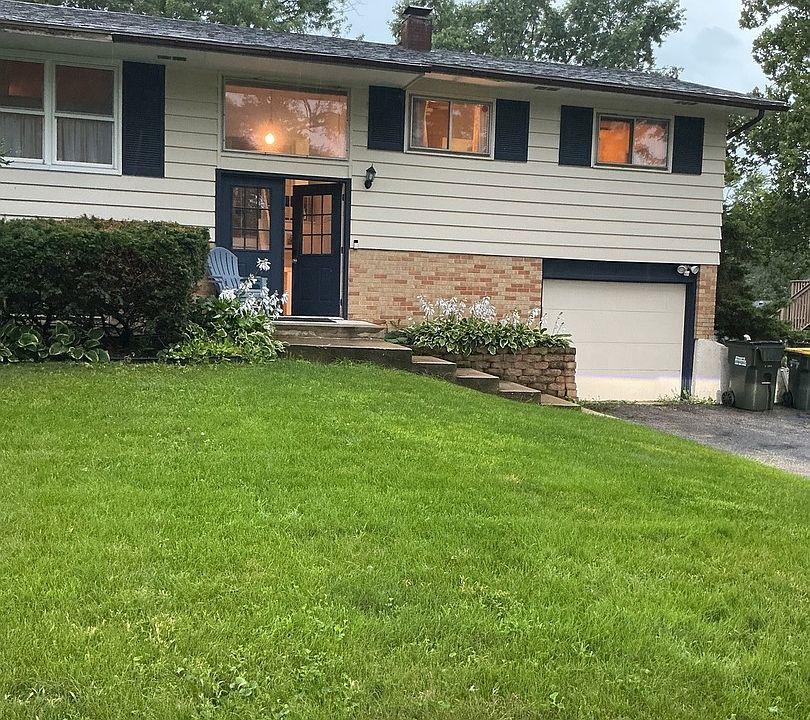 1st image of 21W205 Coronet Rd