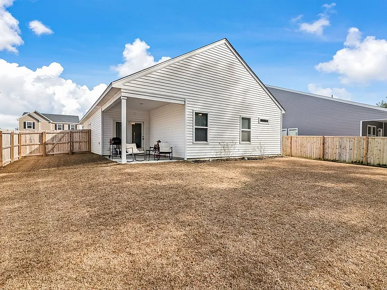 565 Abigail St — Photo 30