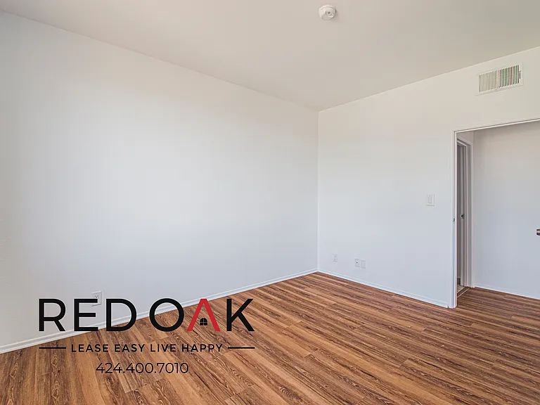 7370 Hawthorn Ave #301 — Photo 16