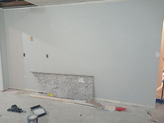 4th image of 3001 Elm St