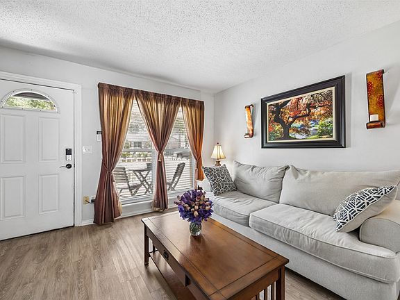 4th image of 3101 Forestdale Ln
