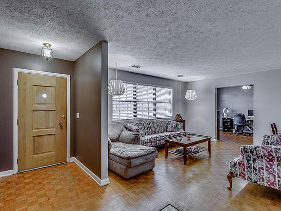 3rd image of 1284 Arlingwood Ave