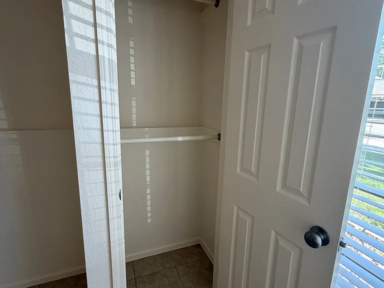 228 NW Waterwheel Ct — Photo 10