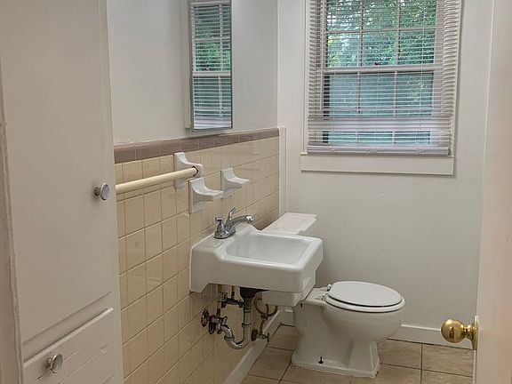4th image of 808 Williamson Ave