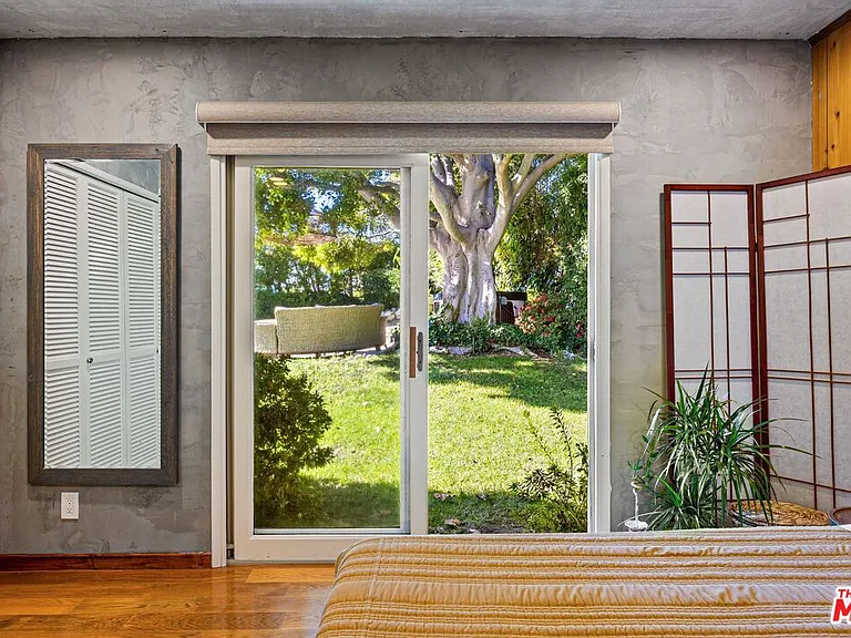 1133 Somera Rd — Photo 32