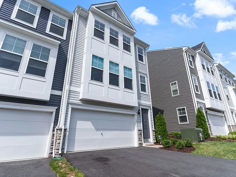 18277 Summit Pointe Dr — Photo 4